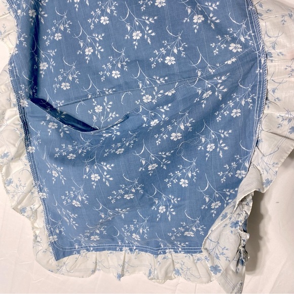 Vintage Blue White Floral Pillowcases With Ruffle Thrim x2 - Picture 6 of 13